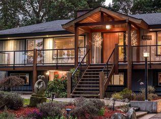 2881 Phyllis St, Saanich, BC V8N 1Y8