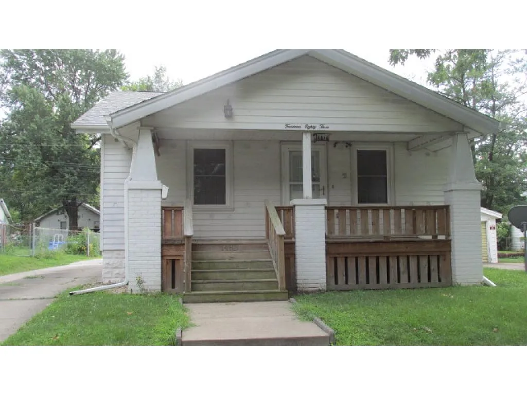 1483 E Clay St photo 1