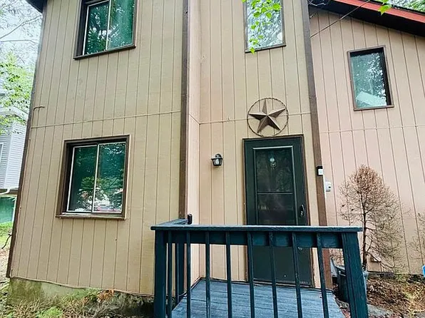 3503 Peak Dr, Tobyhanna, PA 18466