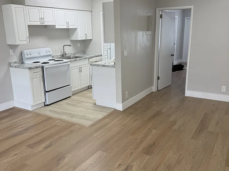 749 NE 13th Ct — Photo 2