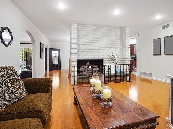 5th image of 21931 Gresham St