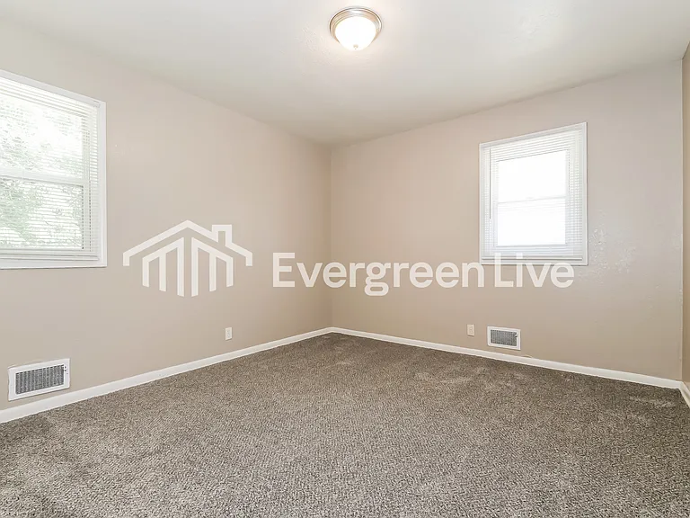 1124 E 84th Ter — Photo 11