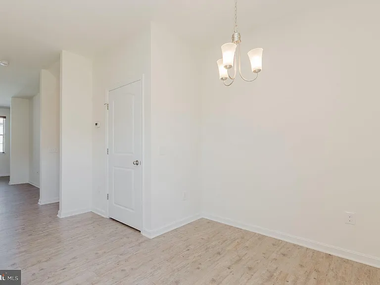 172 Drexel Ct — Photo 23