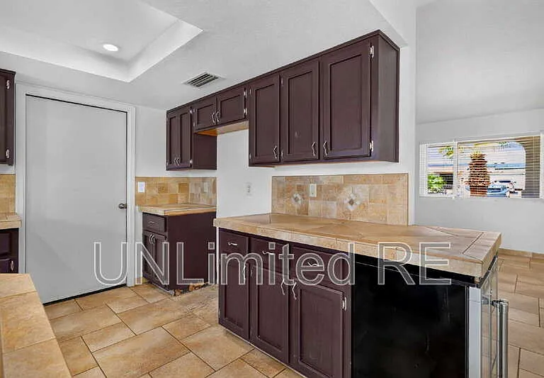 2250 Atlantic Dr — Photo 34