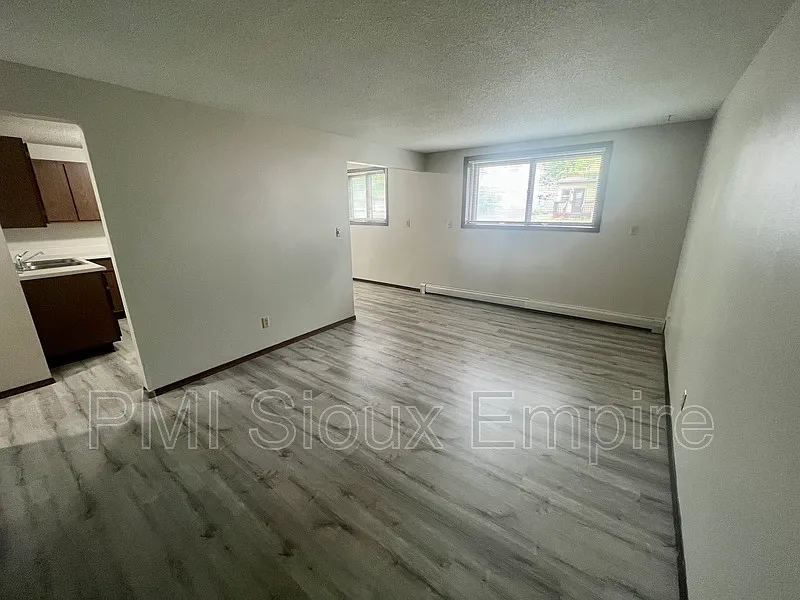 1 bed, 1.0 bath, 750 sqft, $725 — Photo 2