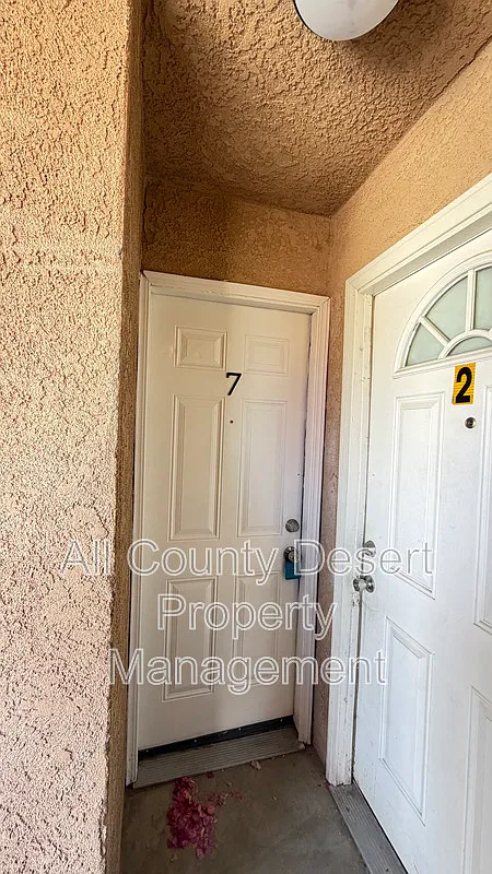 1 bed, 1.0 bath, $800 — Photo 2