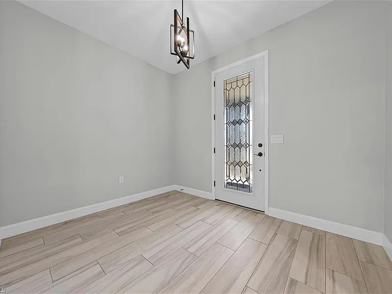 2038 Grove Dr — Photo 22