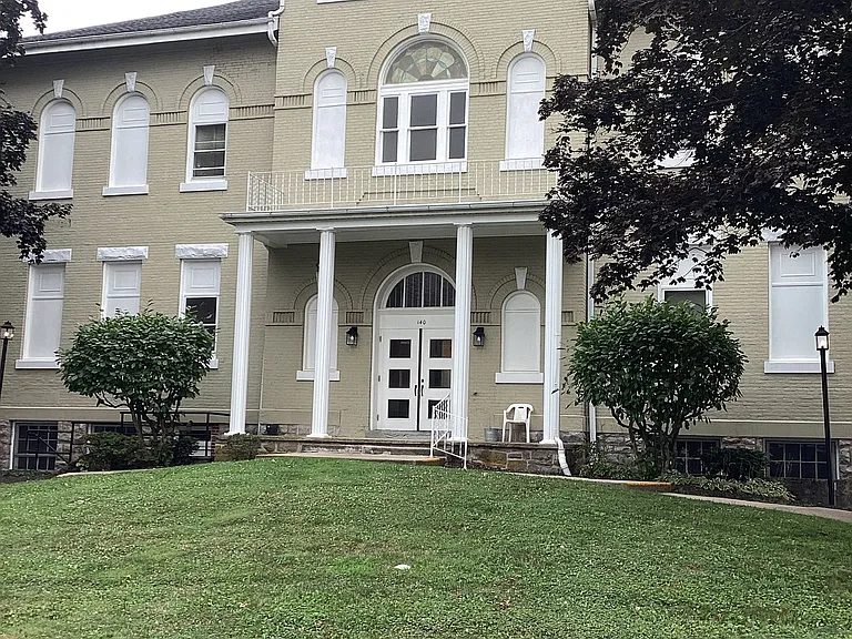 140 Snider Ave — Photo 1