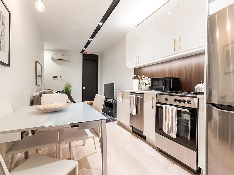 541 Newark Ave #3L — Photo 2