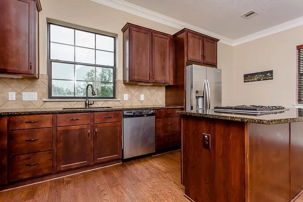 3 bed, 3.5 bath, 2112 sqft, $2,655 — Photo 1