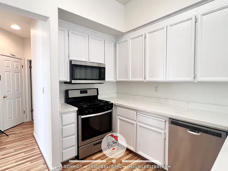 303 Sutton Cir — Photo 9