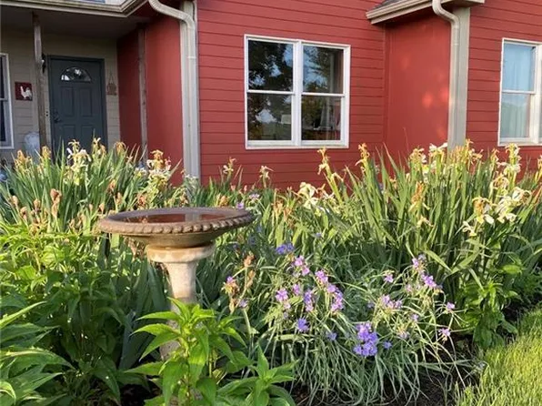 26550 & 26552 Waverly Rd, Paola, KS 66071