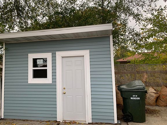 5th image of 579 W Forest Ave
