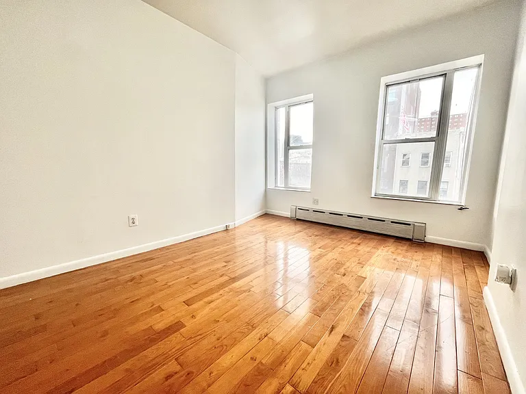 1993 3rd Ave #4L — Photo 3