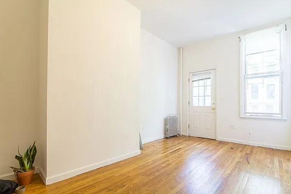 Rented by EXR | media 22