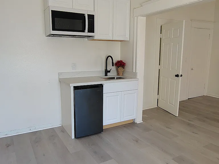 FAIRLAWN RESIDENCE — Photo 21