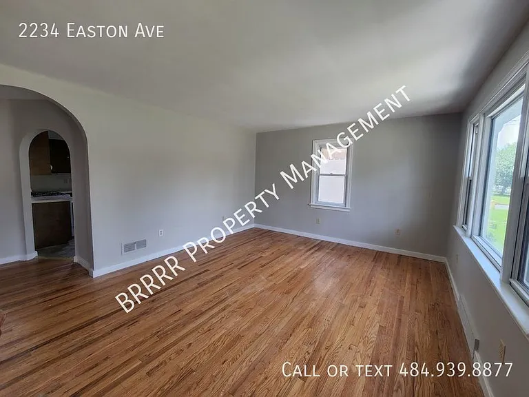 2234 Easton Ave — Photo 6
