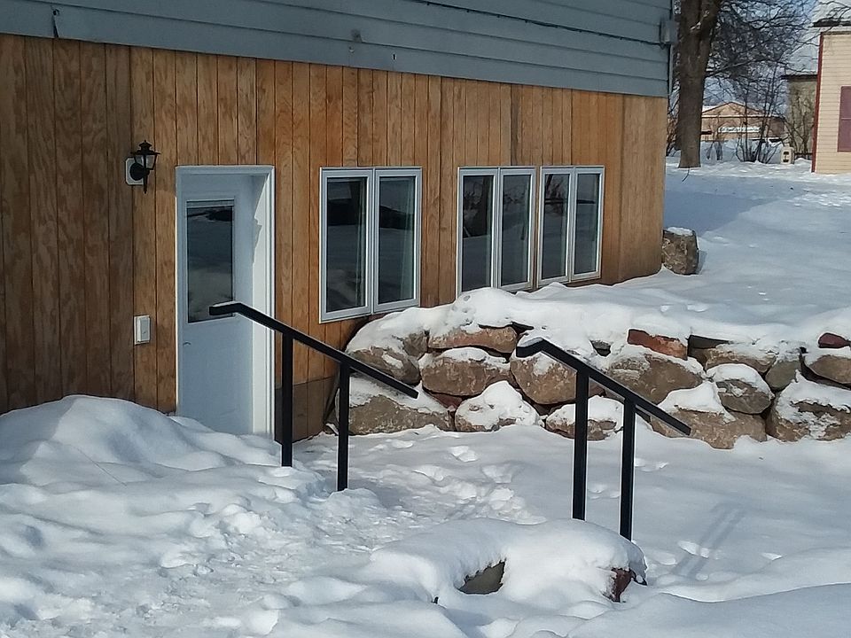 1st image of 905 7th Ave E