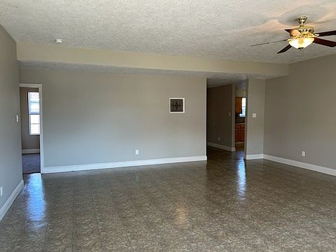 4th image of 5018 Hawthorn Dr