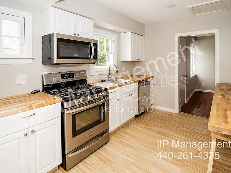 6177 Iroquois Trl — Photo 8
