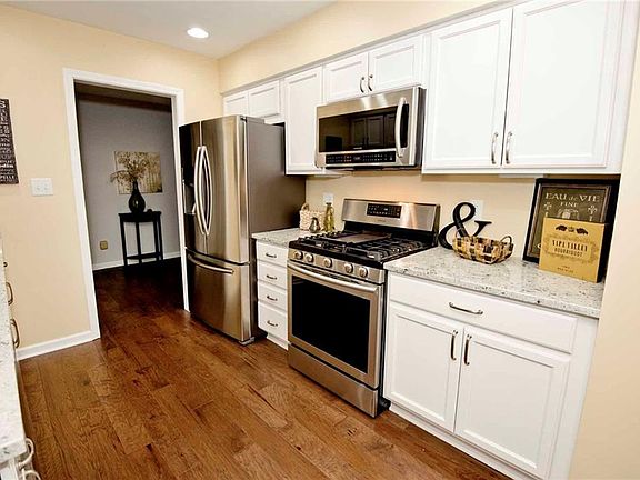 5th image of 3063 River Bay Dr N