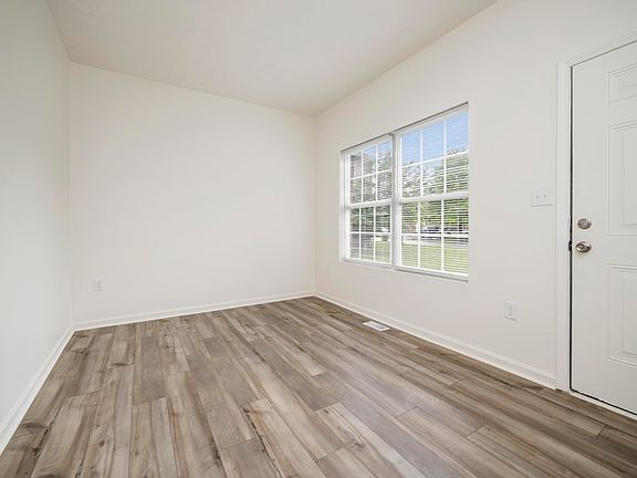 4th image of 216 Tan Bark Dr