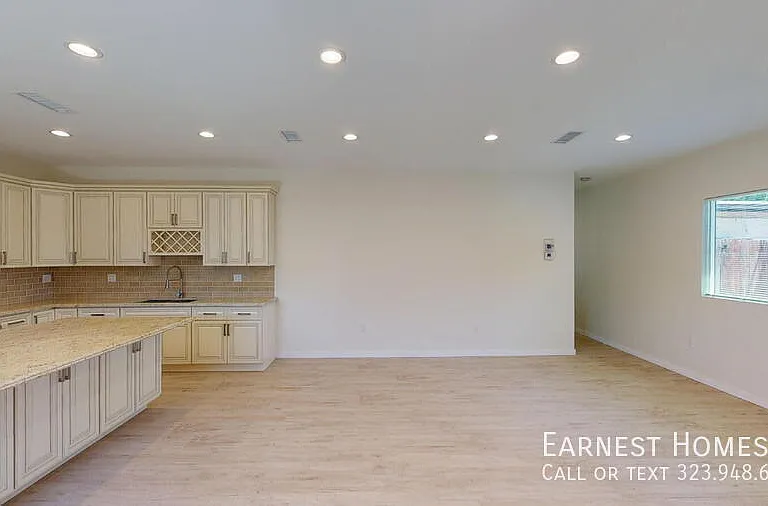 7252 Glade Ave — Photo 3