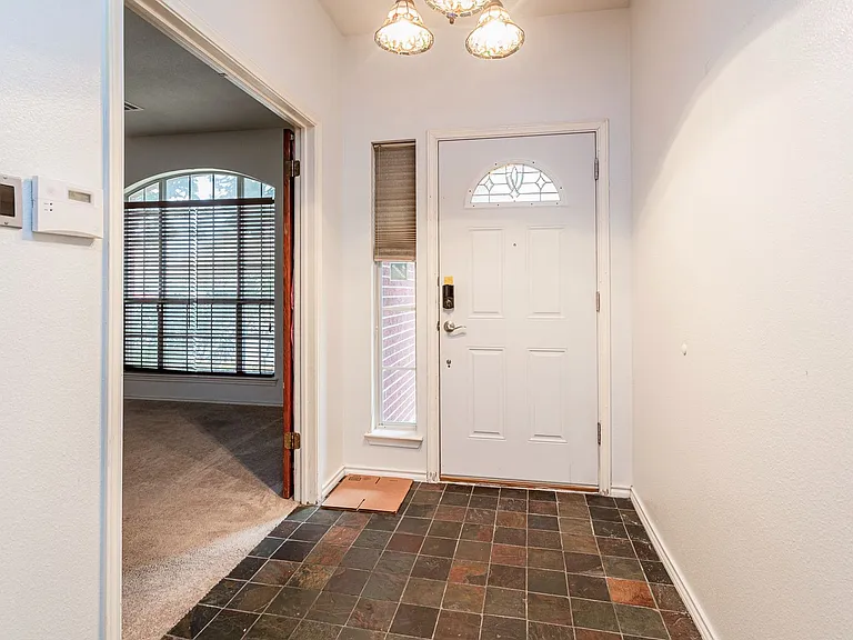 1235 Blackthorn Dr — Photo 18