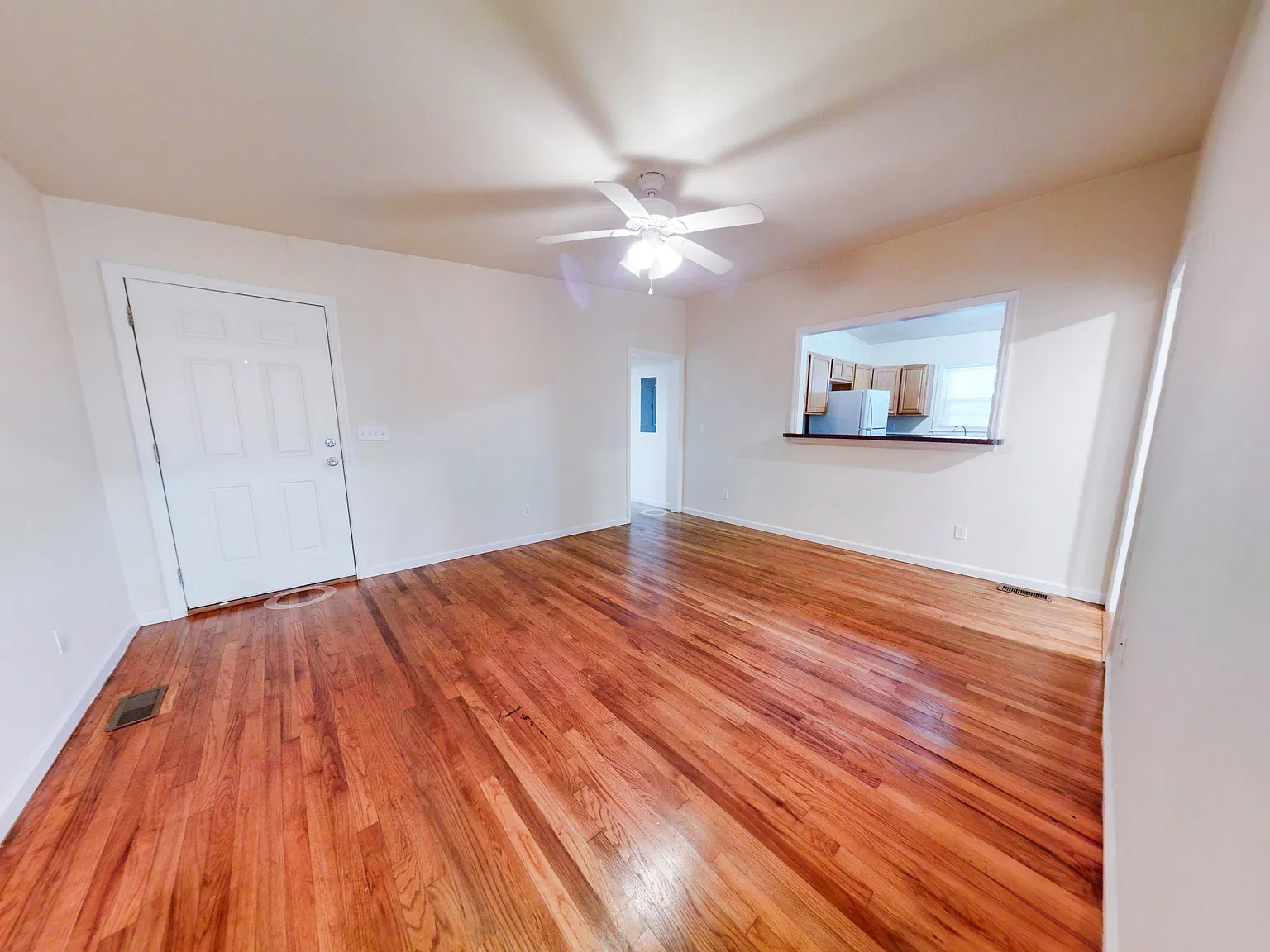 5 bed, 1282 sqft, $3,450 — Photo 2