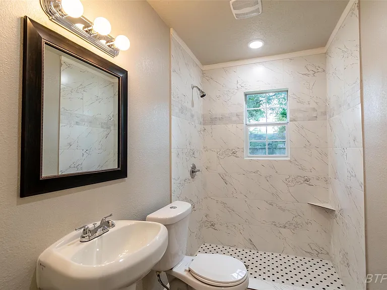 3818 Blodgett St — Photo 26