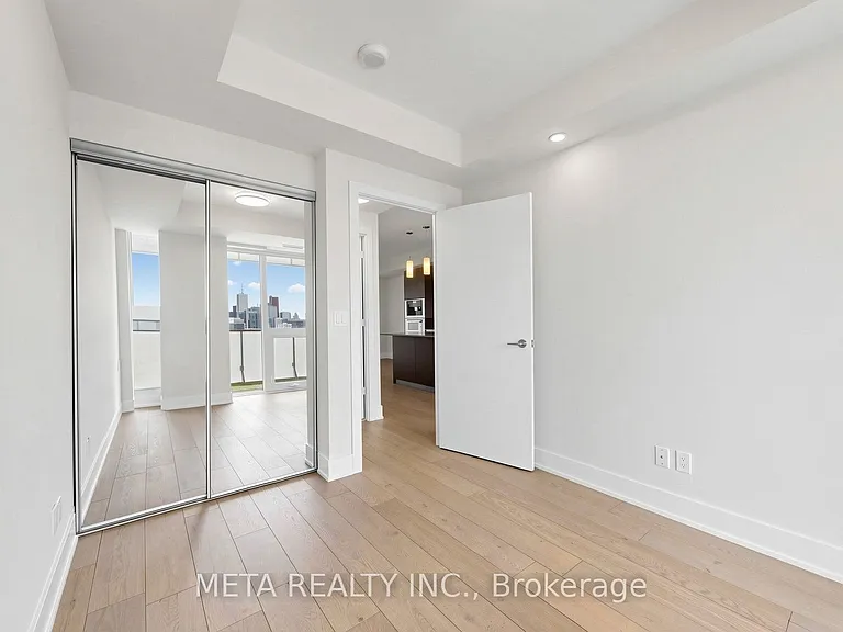 200 Bloor St W #2502 — Photo 32