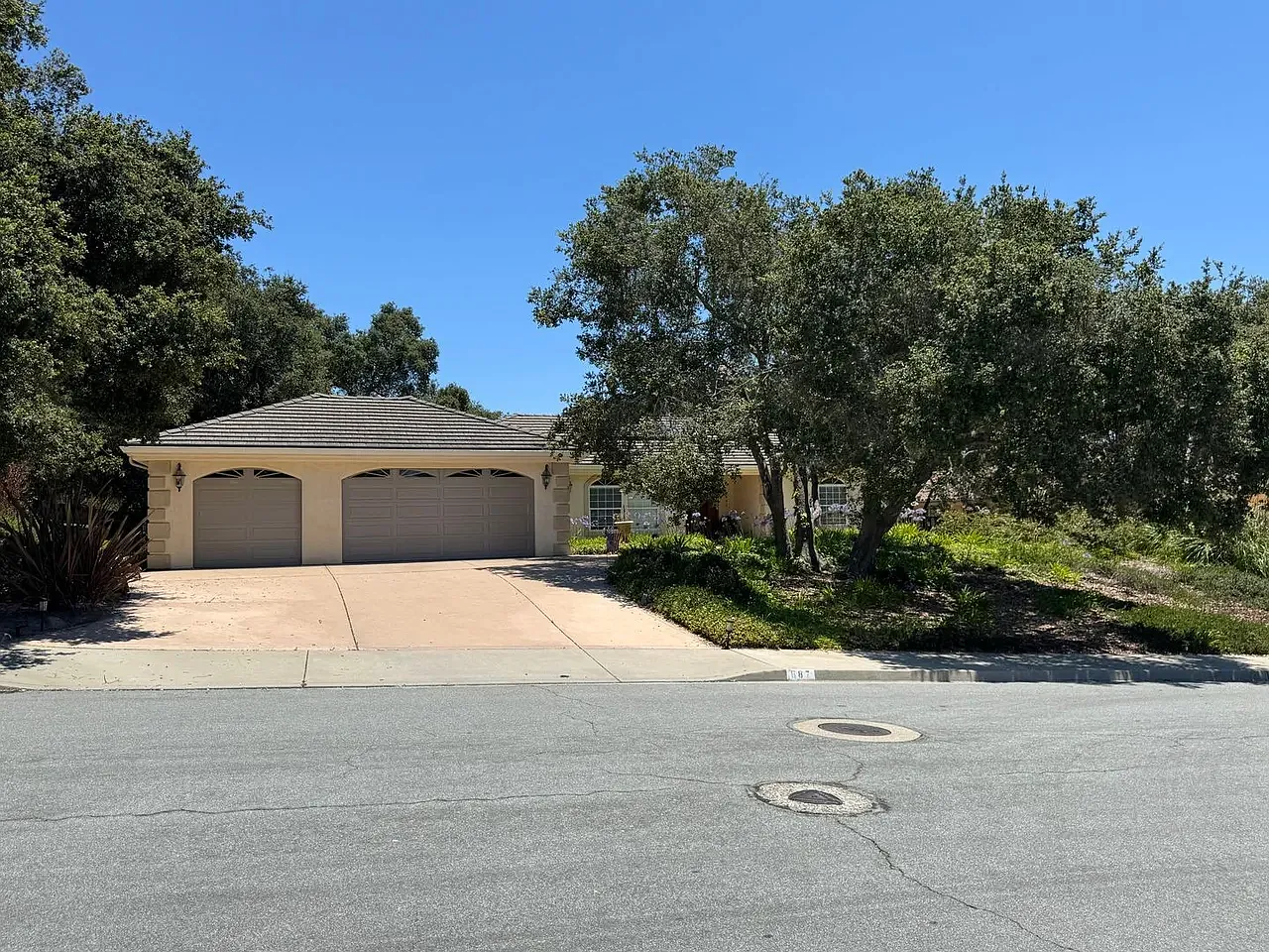 2 bed, 2387 sqft, $2,700 — Photo 1