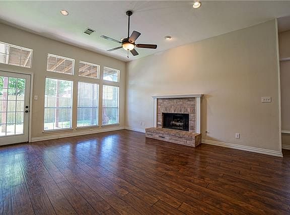 3rd image of 617 Herefordshire Ln