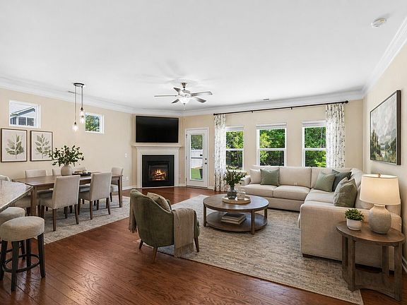 3rd image of 51 Forest Glade Ct