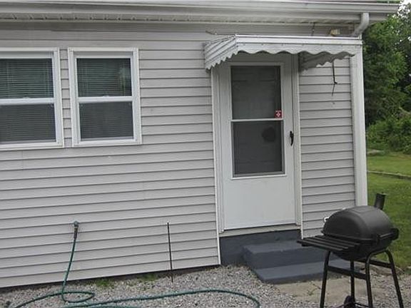 3rd image of 121 Linn St