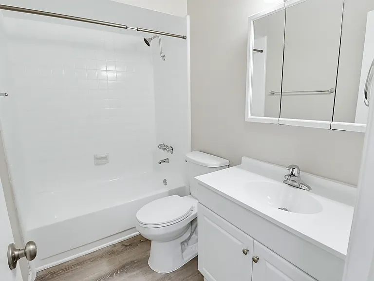 Camelot Apartments — Photo 22