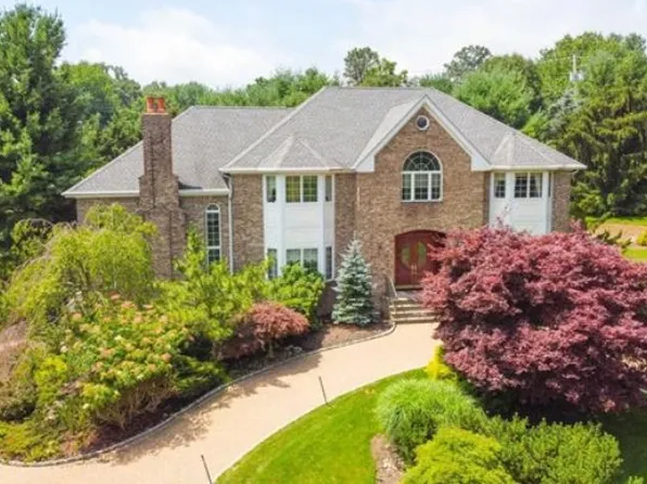 14 Heather Ridge Ln, Montvale, NJ 07645