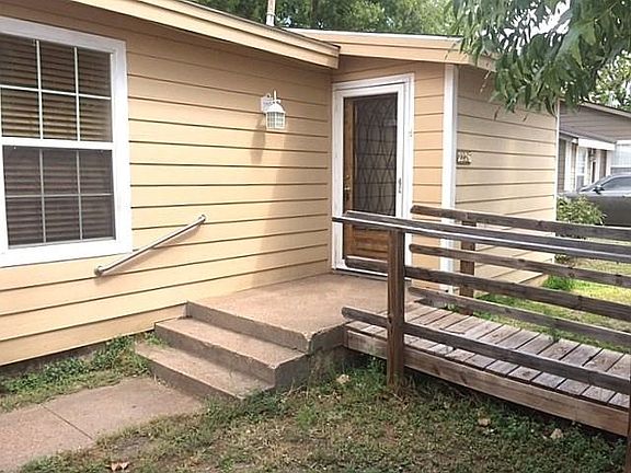 2nd image of 2226 Lowden St