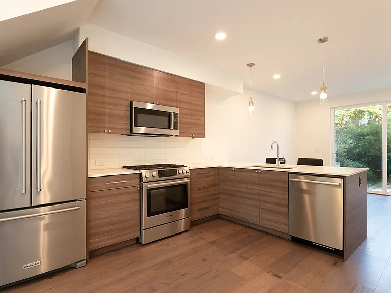7433A 4th Ave NE — Photo 1