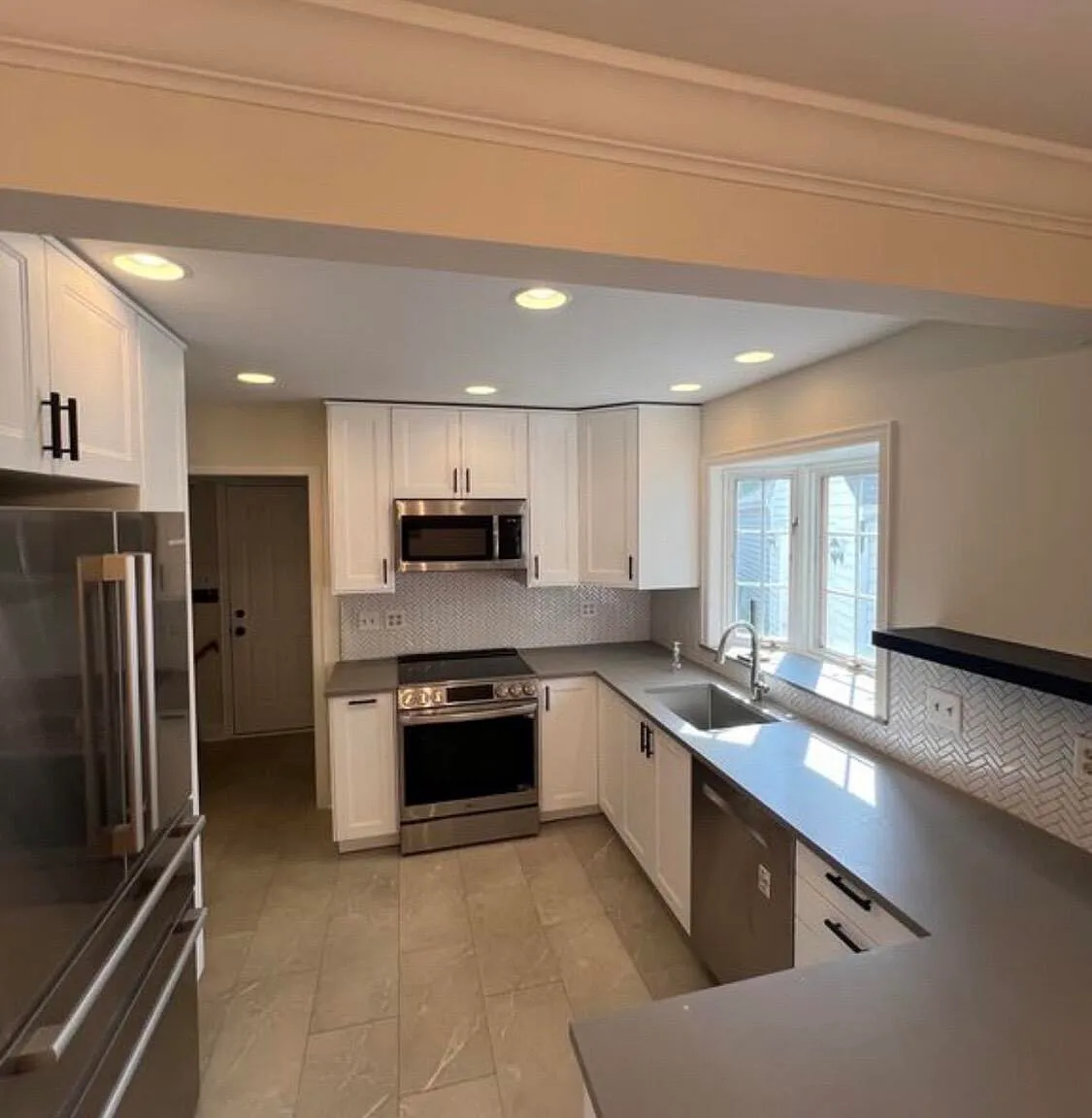 3 bed, 1.5 bath, 1812 sqft, $3,800 — Photo 3