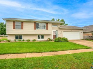 4517 E 15th St, Sioux Falls, SD 57110
