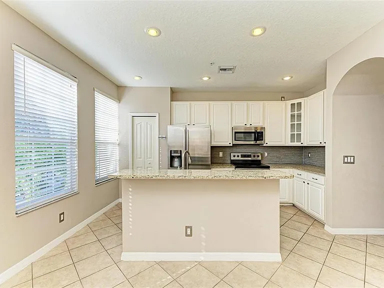 3047 Pointeview Dr — Photo 9