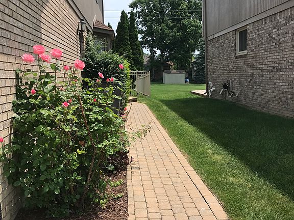 3rd image of 43254 Hillsboro Dr