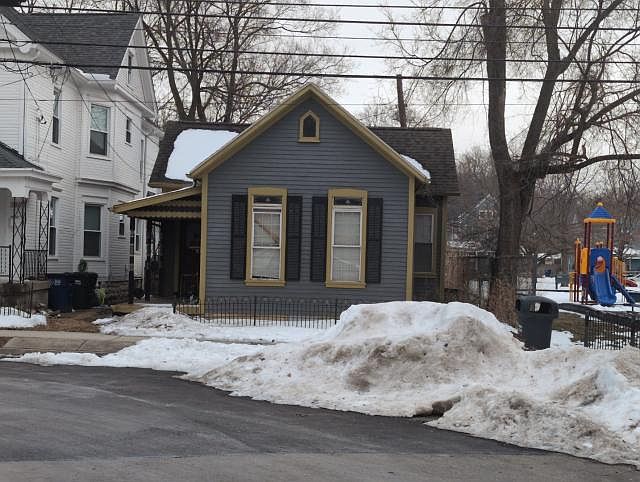 1st image of 442 Oak St