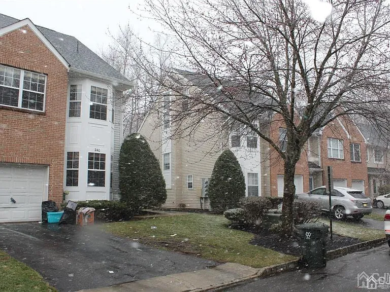 240 Hidden Woods Ct — Photo 2