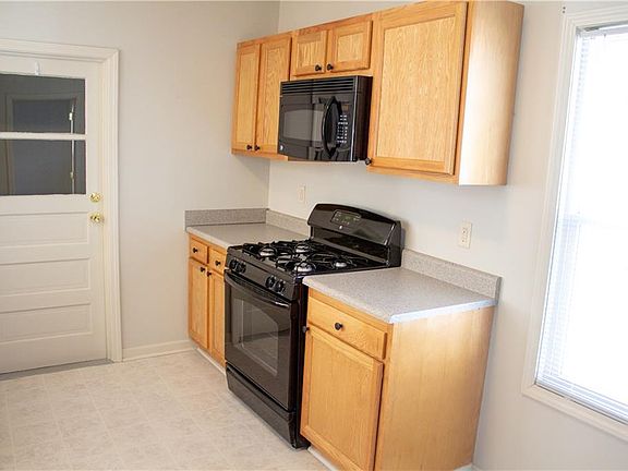 4th image of 409 Pleasantview Ave