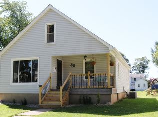 30 W 2nd St, El Paso, IL 61738