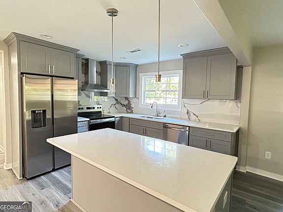 2nd image of 109 Vernon St