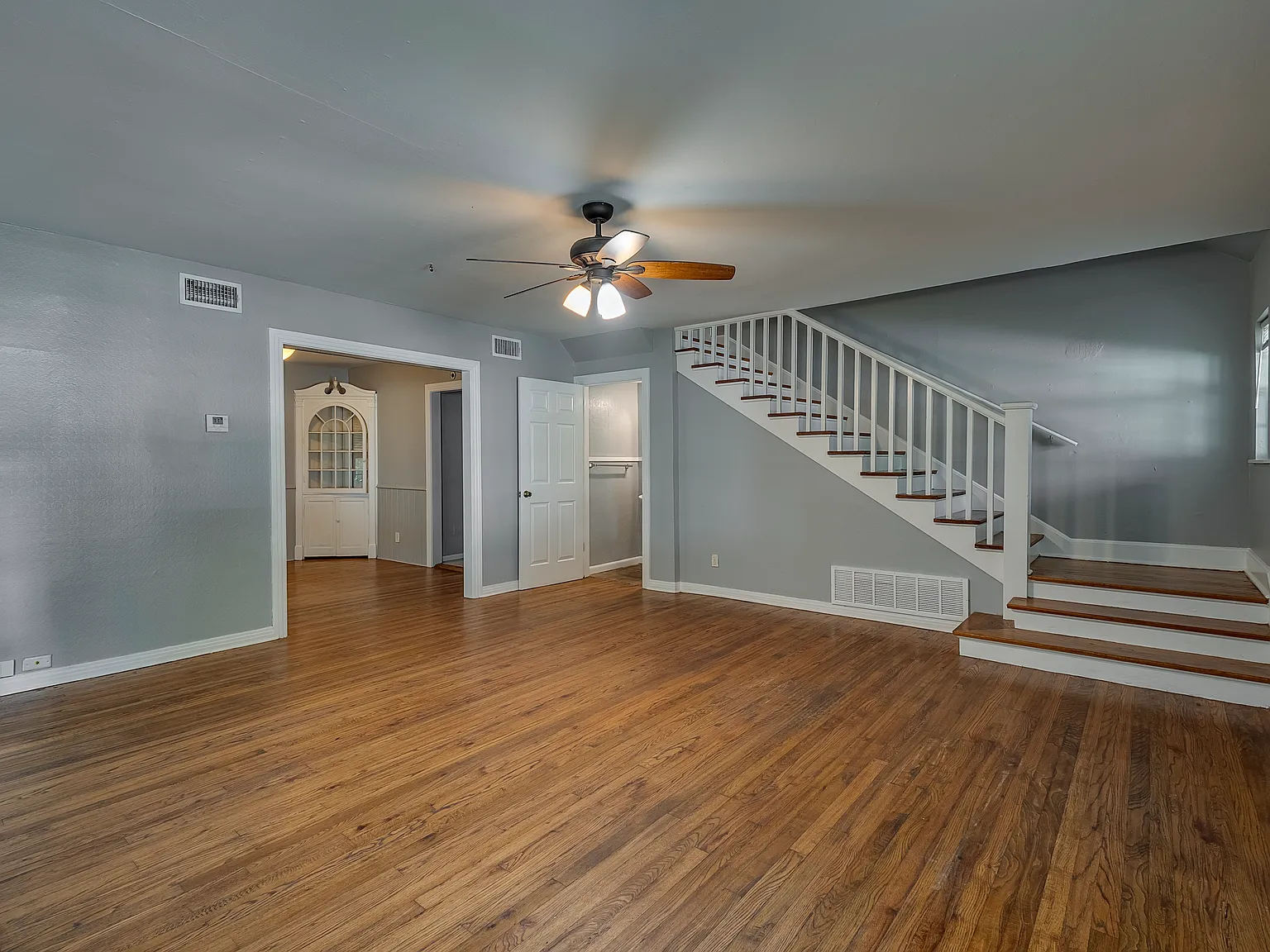 4 bed, 4.5 bath, 1934 sqft, $4,800 — Photo 3