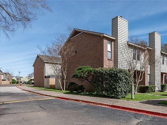 2nd image of 1904 Dartmouth St APT O1
